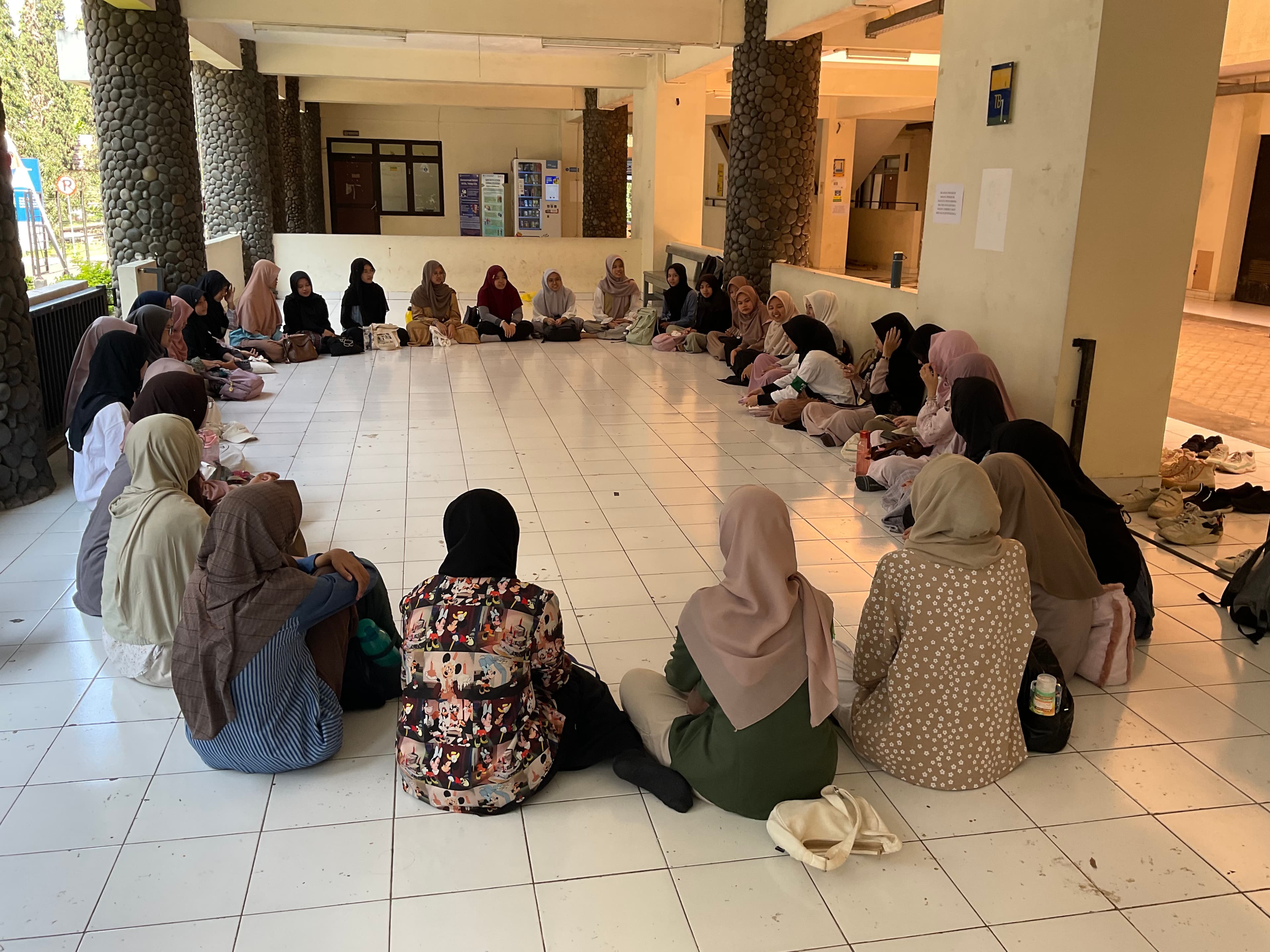 Komunitas Muslimah (Annisaa) ITB